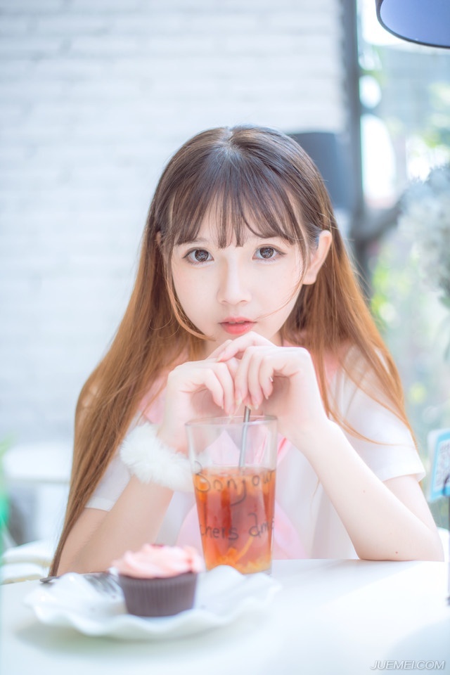 随着吕蒙冰冷的厉喝声，周围的江东战船开始从四面八方逼上来。